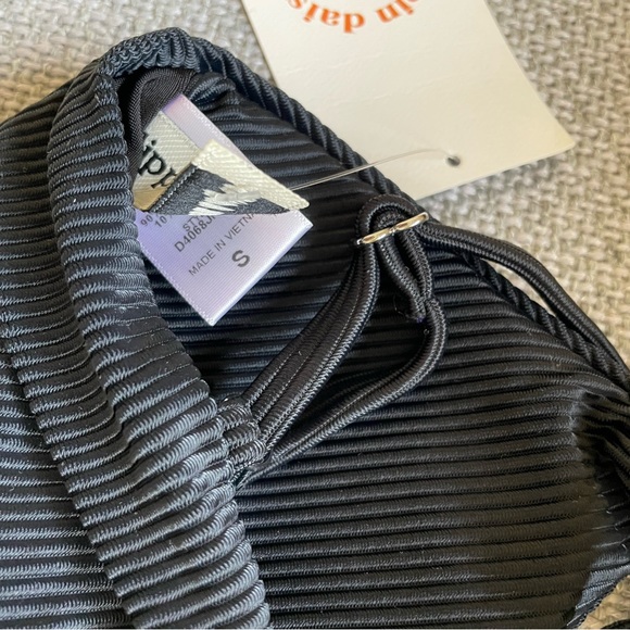 DIPPIN’ DAISY’S ZEN TOP - Picture 6 of 6